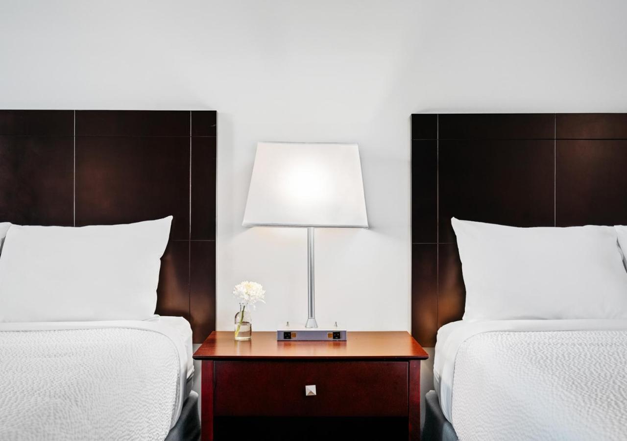 Hotel One75 Hamilton Extérieur photo